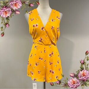 Lumiere Floral Yellow sleeveless mini Romper size small‎